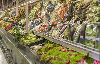 Descenso en precios de los alimentos frescos impactan inflación de Bogotá